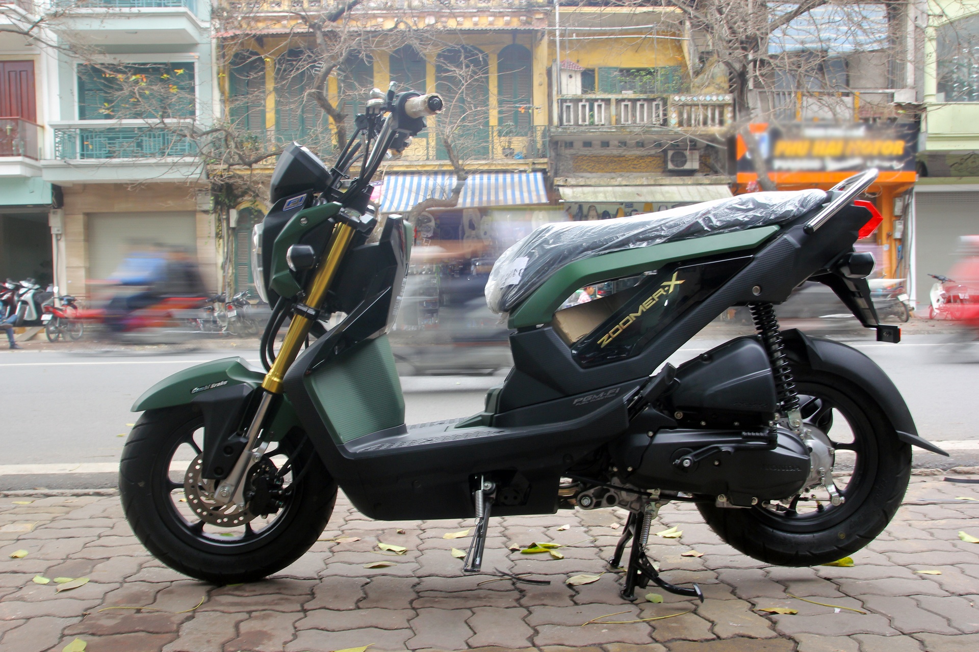 Honda Zoomer-X mau xanh quan doi gia 61 trieu tai Ha Noi hinh anh