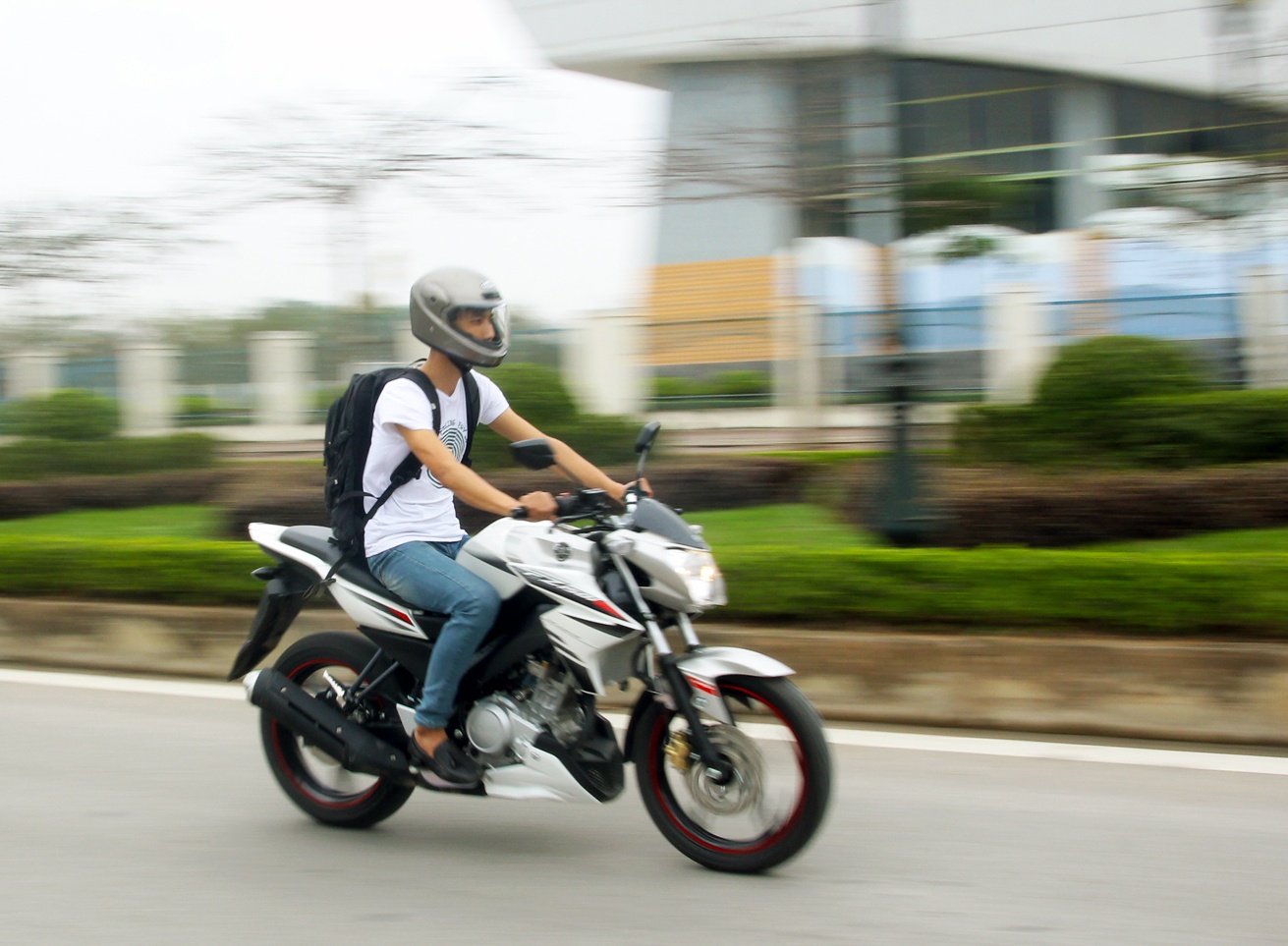 Chay thu Yamaha FZ150i: Cam xuc tren moi cung duong hinh anh
