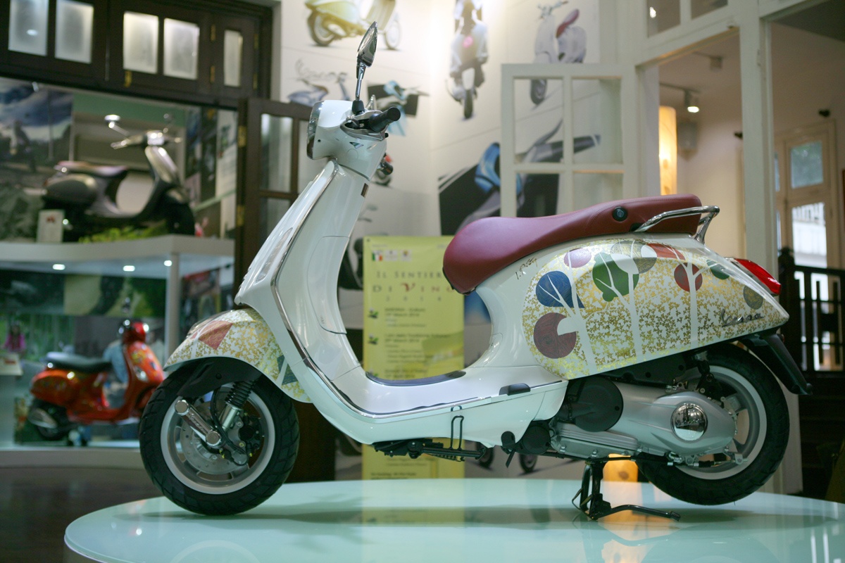 Vespa Primavera dat vang tai Ha Noi hinh anh