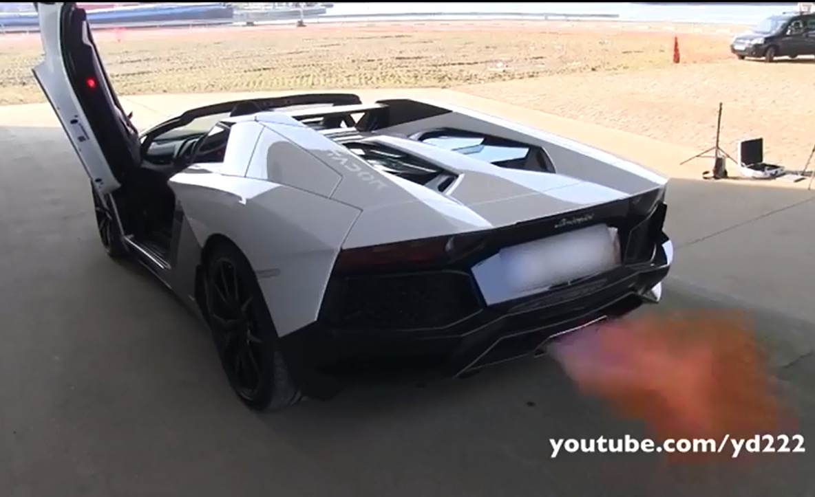 Sieu xe Lamborghini Aventador mui tran gam ru, khac lua hinh anh