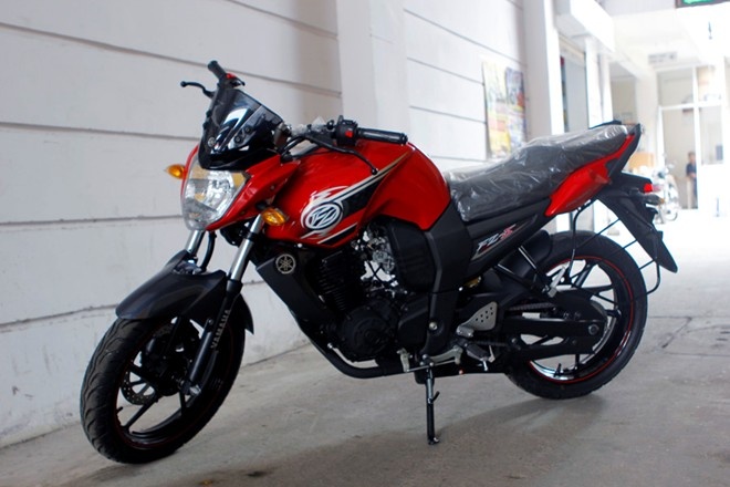 Chon mua Yamaha FZ150i hay Yamaha FZ-S? hinh anh