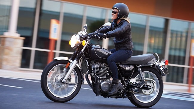 Yamaha SR400 2015 co gia hop tui tien hinh anh