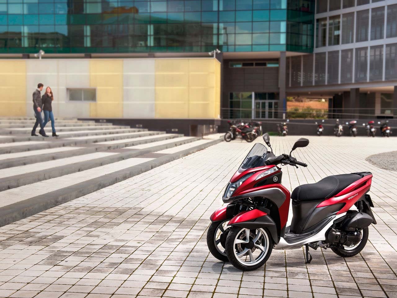 Yamaha Tricity sử dụng hệ thống phanh UBS, cho phép lái xe lựa chọn sử dụng phanh bên trái để tác dụng lực phanh lên cả bánh trước và bánh sau hoặc sử dụng phanh bên phải để áp dụng lực phanh trên bánh trước của xe.