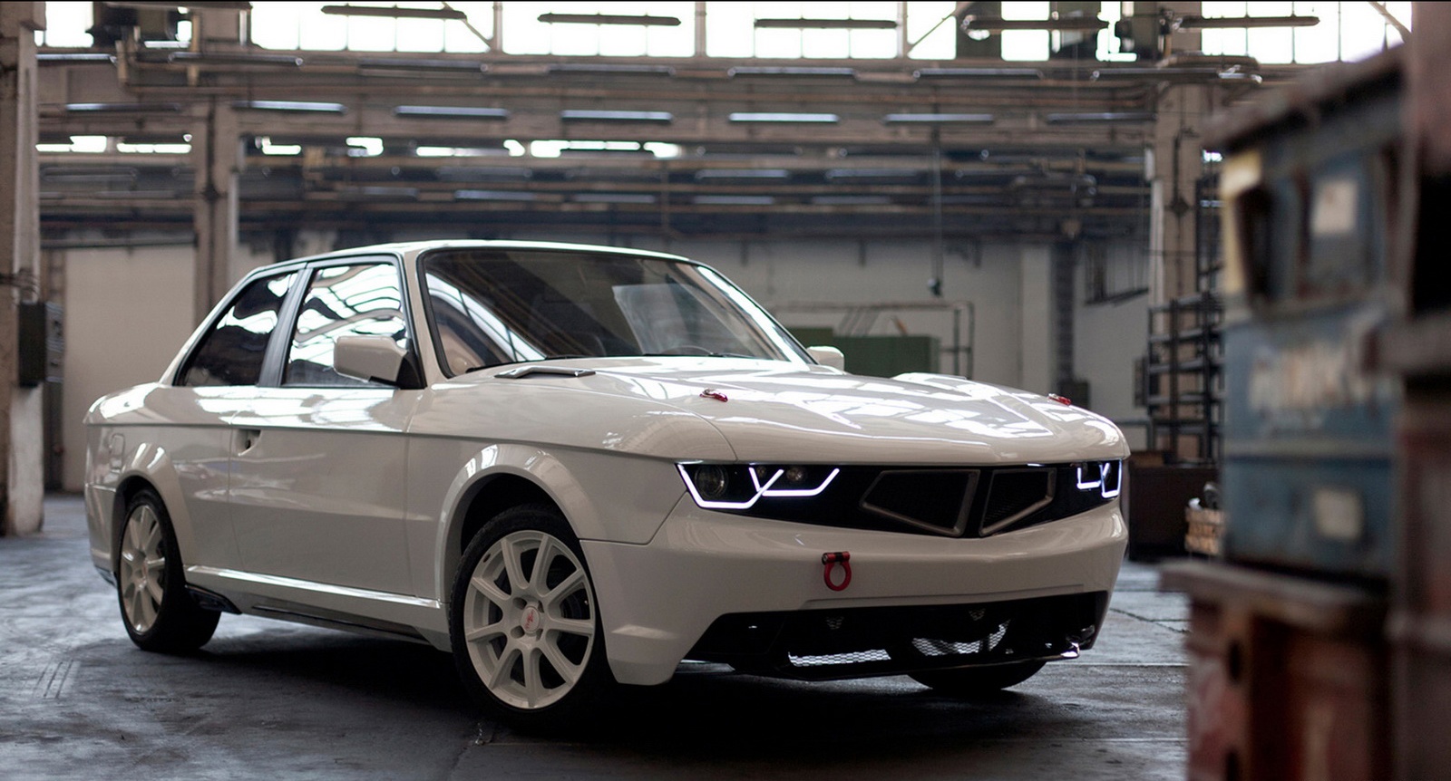 BMW 3-Series E30 doi co phuc che dep mat hinh anh