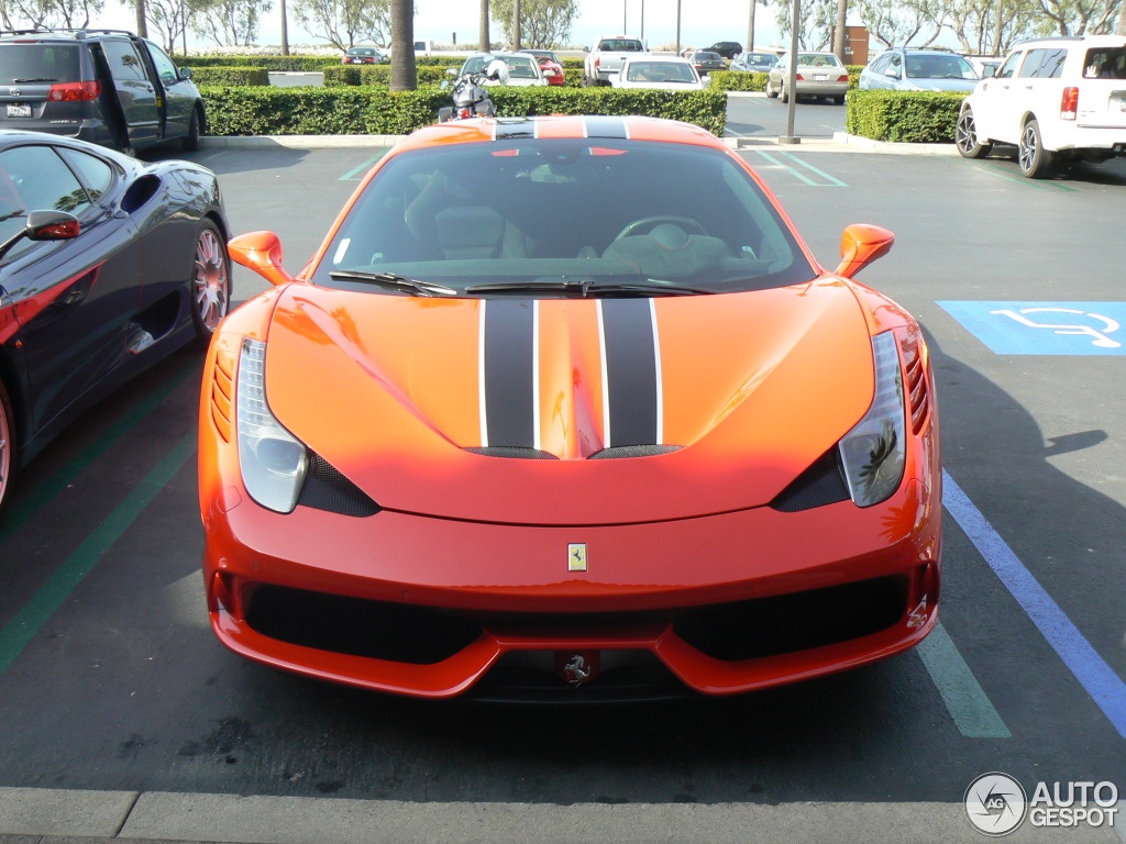Ferrari 458 Speciale màu cam nổi bật tại Mỹ. Siêu xe của Ferrari sở hữu sức mạnh 605 mã lực và mô-men xoắn cực đại 540 Nm tại 6.000 vòng/phút. Ảnh: Autogespot.