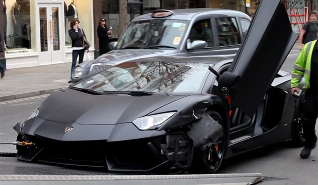 Keo xac Aventador tai nan o London len xe cuu ho hinh anh