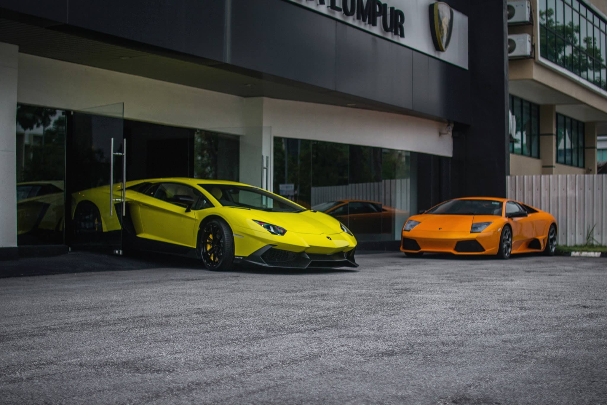 Anh dep sieu xe 4/4: Sieu xe Aventador dac biet tai Malaysia hinh anh