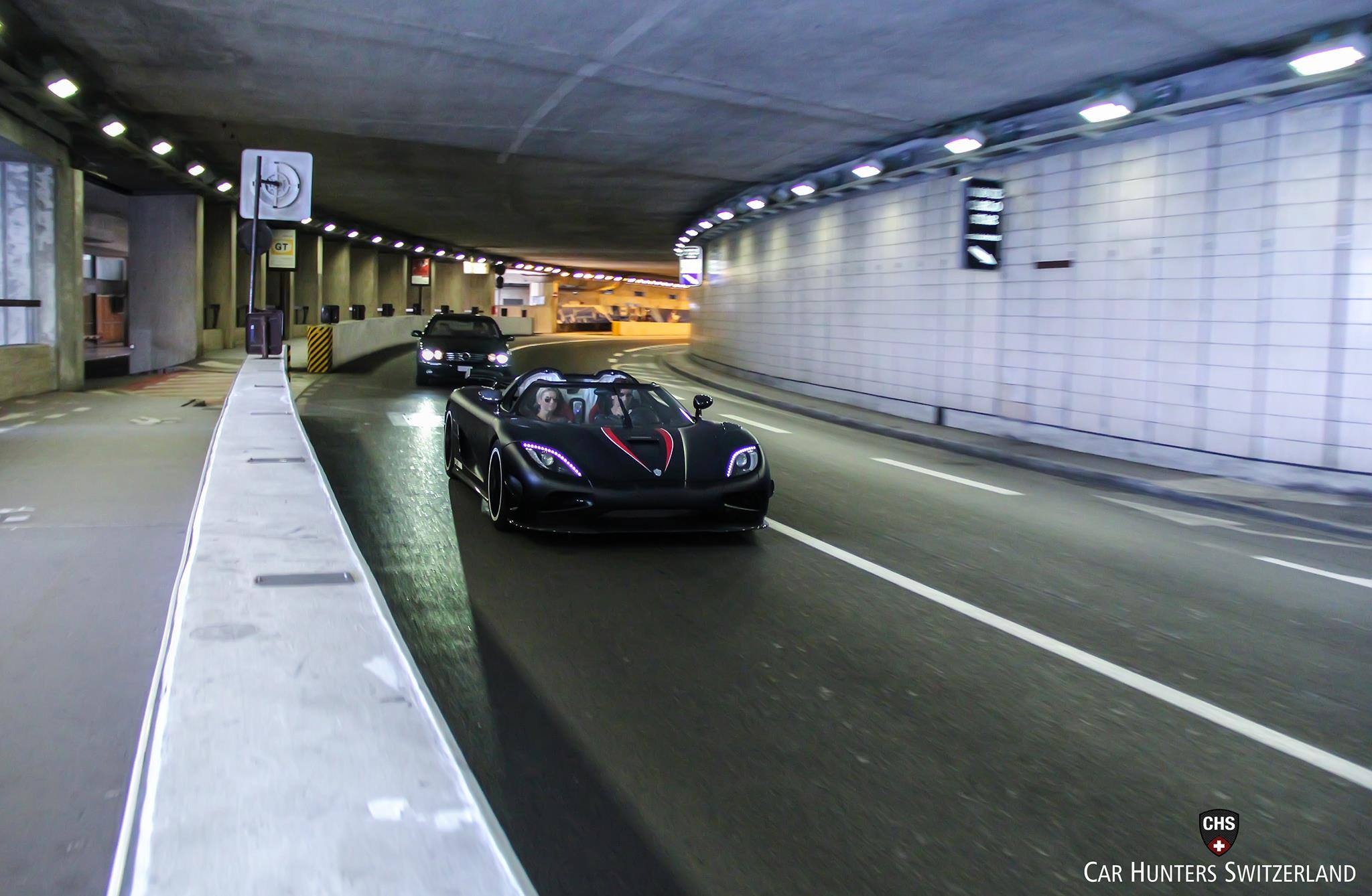 Siêu xe Koenigsegg Agera X rong ruổi bên trong đường hầm Monaco. Theo công bố, siêu xe này có thể đạt vận tốc tối đa 420 km/h. Ảnh: CHS - Car Hunters.