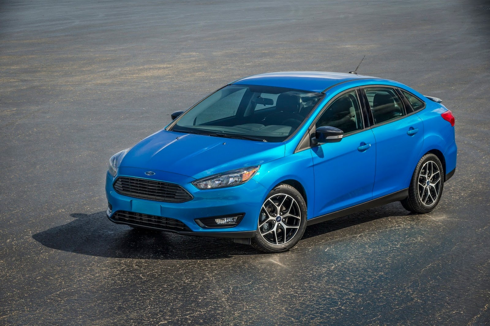 Ford Focus Sedan 2015 chinh thuc lo dien hinh anh