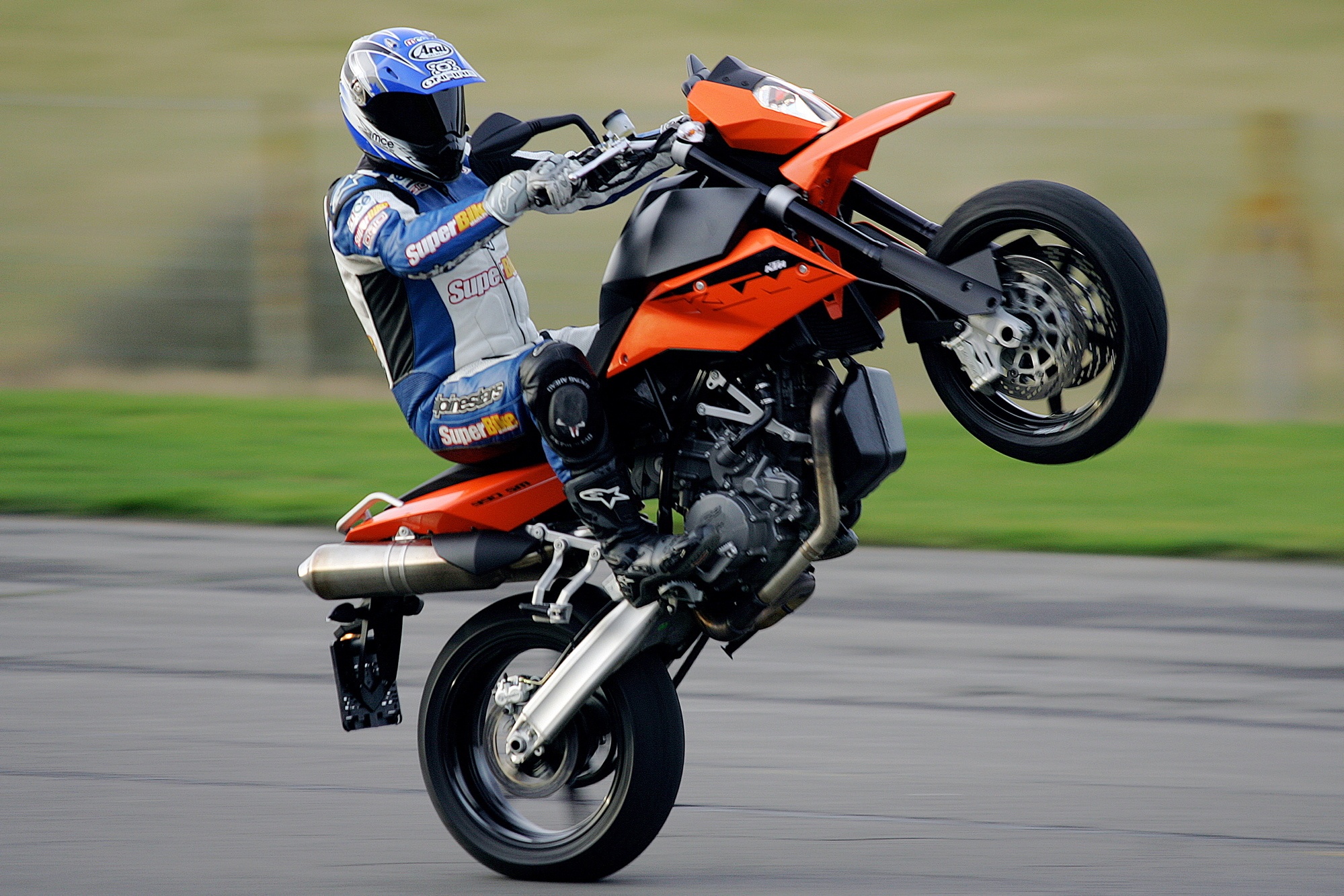 Top 10 mau xe supermoto duoc danh gia cao nhat hinh anh