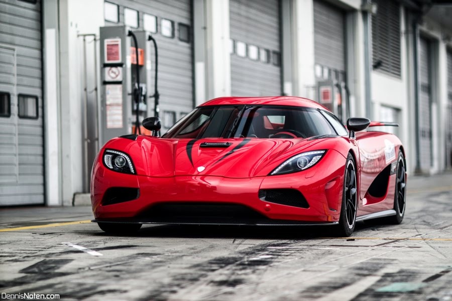 Ford Focus do suc voi sieu xe Koenigsegg Agera R hinh anh