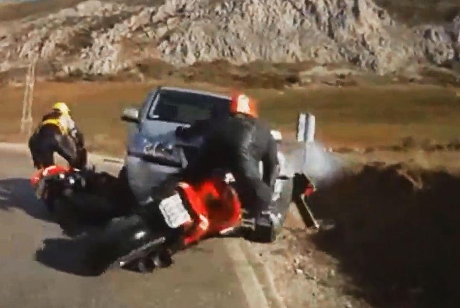 Tai xe gia dam lien tiep 3 xe mo to hinh anh