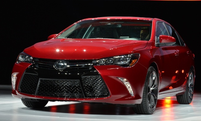 Toyota Camry XSE sở hữu thiết kế hầm hố ở phần đầu xe.