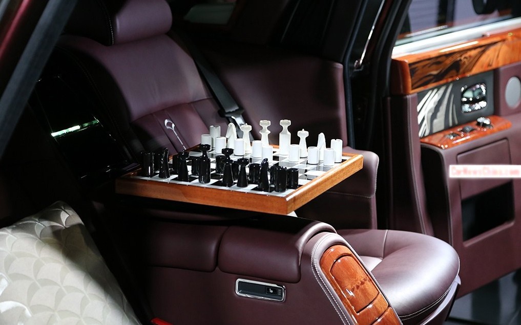 Đây là mẫu xe nằm trong dự án Bespoke của Rolls-Royce. Mẫu Phantom ra mắt tại triển lãm Bắc Kinh là phiên bản Bespoke cao cấp nhất, rất được chờ đợi tại thị trường Trung Quốc. 