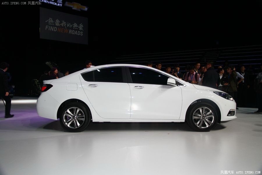 Theo đại diện của GM, Cruze thế hệ mới được phát triển bởi đội ngũ thiết kế toàn cầu của hãng, tuy nhiên hãng xe Mỹ cũng nhấn mạnh đây là sản phẩm a mắt dành cho thị trường Trung Quốc, trong khi phiên bản cho thị trường Bắc Mỹ sẽ ra mắt trong 18 tháng nữa với diện mạo khác.