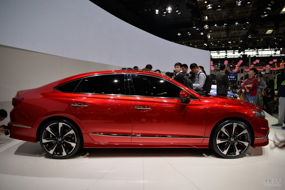 Kiểu dáng của mẫu Spirior Concept có nhiều nét tương đồng với Acura TLX. Theo Honda, mẫu Spirior mới sở hữu thiết kế ngoại thất rất tối ưu, có tính động học cao và được trang bị những công nghệ, tính năng an toàn tiên tiến.