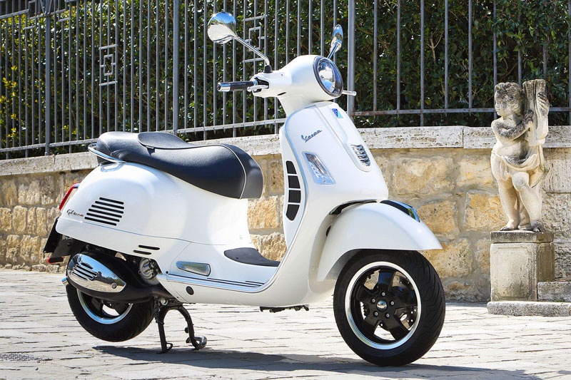 Vespa GTS là dòng xe tay ga cỡ lớn, mang đặc tính thể thao của Piaggio. Phiên bản GTS 2015 nhận được những nâng cấp đang kể ở khả năng vận hành của xe.