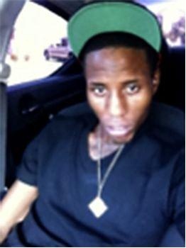 La Vorne Lee Bennett, 23 tuổi, bị buộc tội dùng súng đe dọa để cướp tiền và iPhone. Nạn nhân đã mua điện thoại mới song nhìn thấy ảnh của tên này trên iCloud nên đã báo cảnh sát.