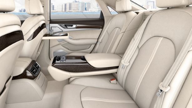 Mẫu sedan hạng sang Audi A8 được bán với giá khoảng 63.305 bảng. Để có được một nội thất cao cấp, với nhiều tùy chọn khác, khách hàng sẽ phải chi thêm số tiền 14.275 bảng, gần bằng ¼ giá trị của chiếc xe.