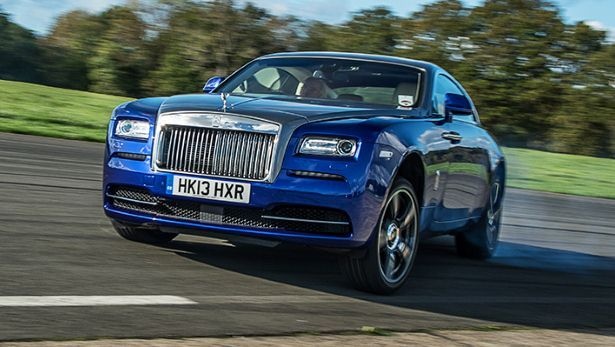 Gói trang bị Wraith Pack dành cho mẫu xe hai cửa Rolls-Royce Wraith sẽ dành cho những ai bỏ thêm số tiền 26.064 bảng khi mua xe. Với gói trang bị này, mẫu xe của người dùng sẽ được trang bị hệ thống âm thanh cao cấp, cửa sổ trời, bộ la-zăng 21 inch, các trang bị hỗ trợ người lái (hệ thống giám sát làn đường, camera quan sát ban đêm)…