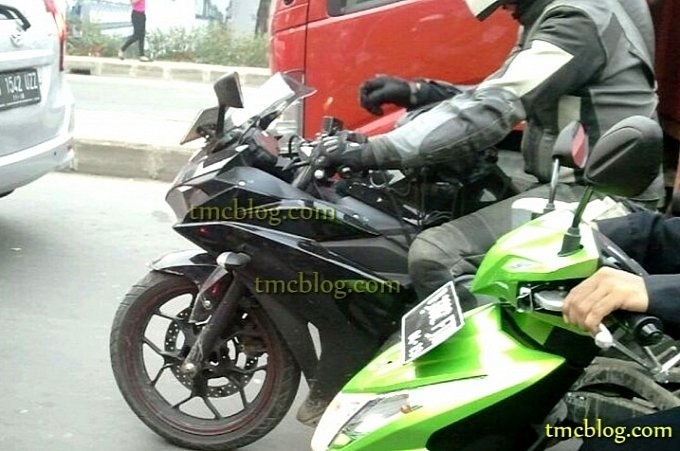 Hình ảnh chạy thử xe trên đường.