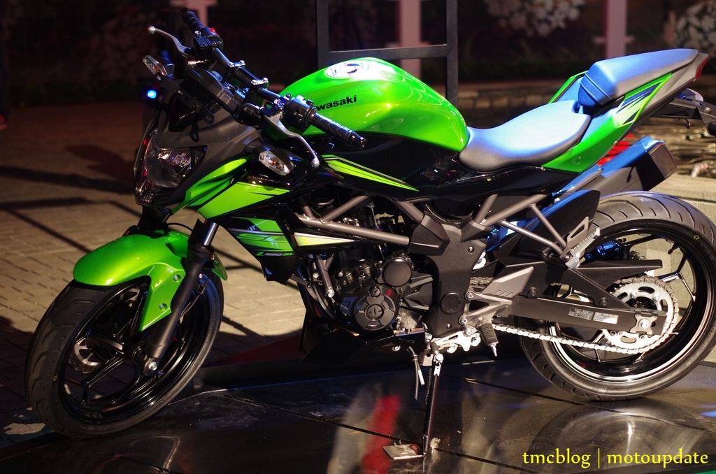 Kawasaki Z250 SL trang bị động cơ xi-lanh đơn chính thức ra mắt tại Indonesia.