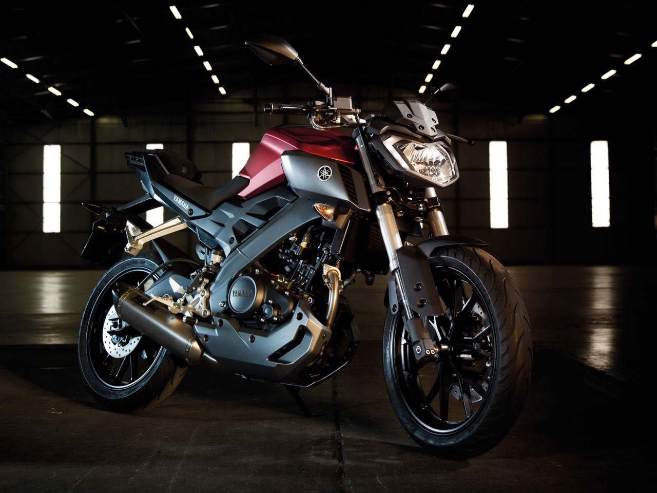 MT-125 vẫn mang những nét đặc trưng như hai mẫu xe “đàn anh” ra đời trước đó. Thiết kế xe bắt mắt, gây ấn tượng ở mọi góc nhìn. Hệ khung Deltabox được sử dụng trên MT-125 giống với hệ khung của mẫu sportbike R125 ra mắt cách đây không lâu. 