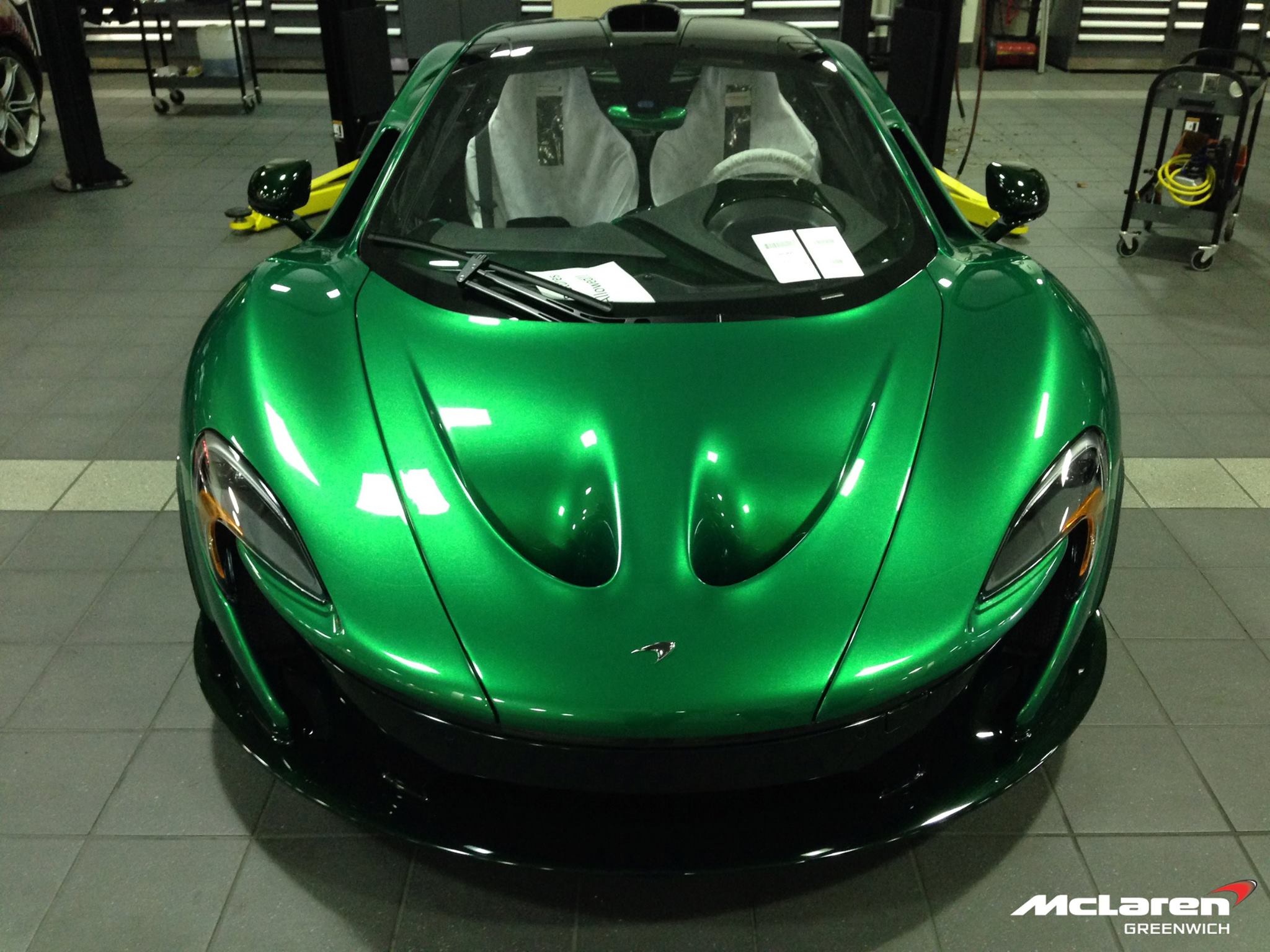 Sieu xe hybrid McLaren P1 mau xanh la mat hinh anh
