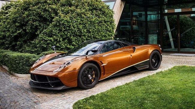Có ít nhất năm siêu xe Pagani Huayra vừa được phát hiện khi đang trải qua những bài kiểm tra cuối cùng trước khi được bàn giao cho những khách hàng chi đậm tay.