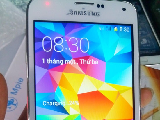 Samsung Galaxy S5 nhai duoc rao ban o at tren mang hinh anh