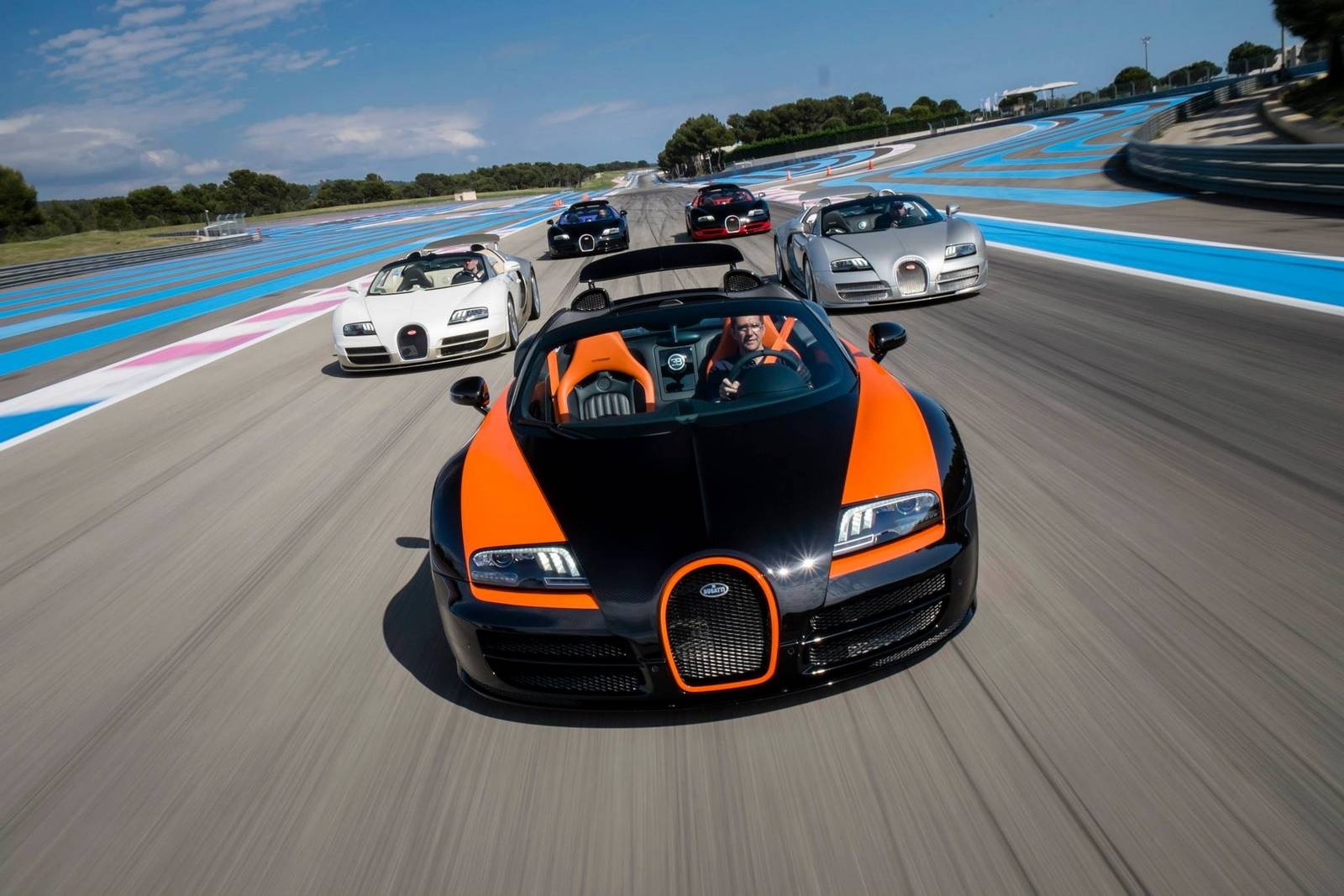 Bugatti pho dien suc manh cua Veyron Grand Sport Vitesse hinh anh