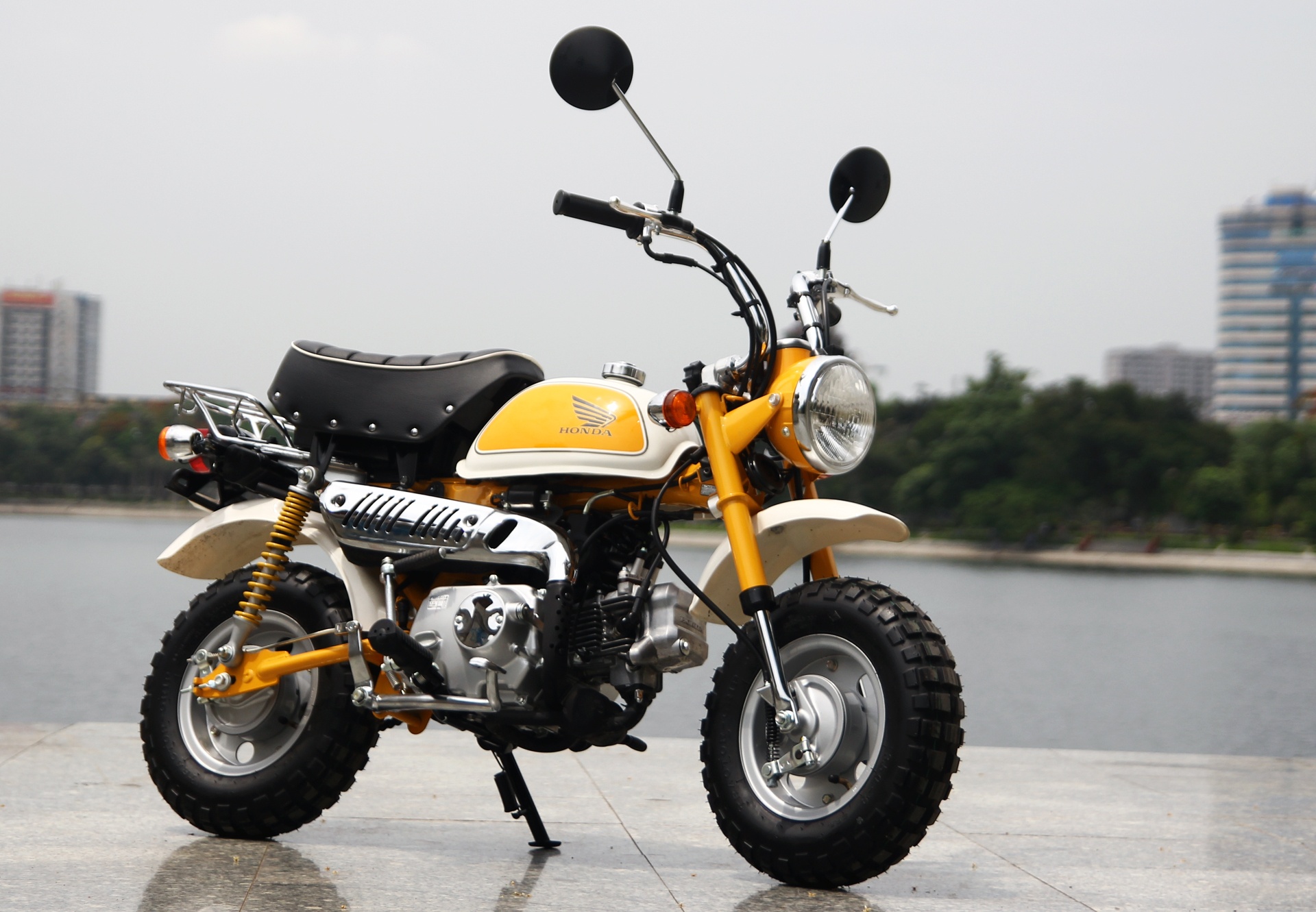Honda Monkey - xe minibike kieu dang doc gia 3.000 USD ve HN hinh anh