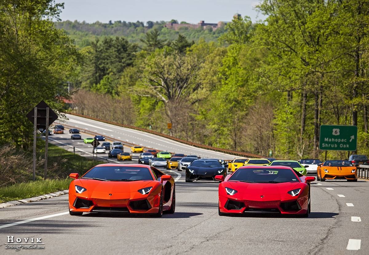 Ngoài những “huyền thoại đương đại” ngày hội BullFest 2014 còn quy tụ nhiều siêu xe đình đám trong quá khứ của Lamborghini như: Miura, Murcielago, Countach và Diablo.