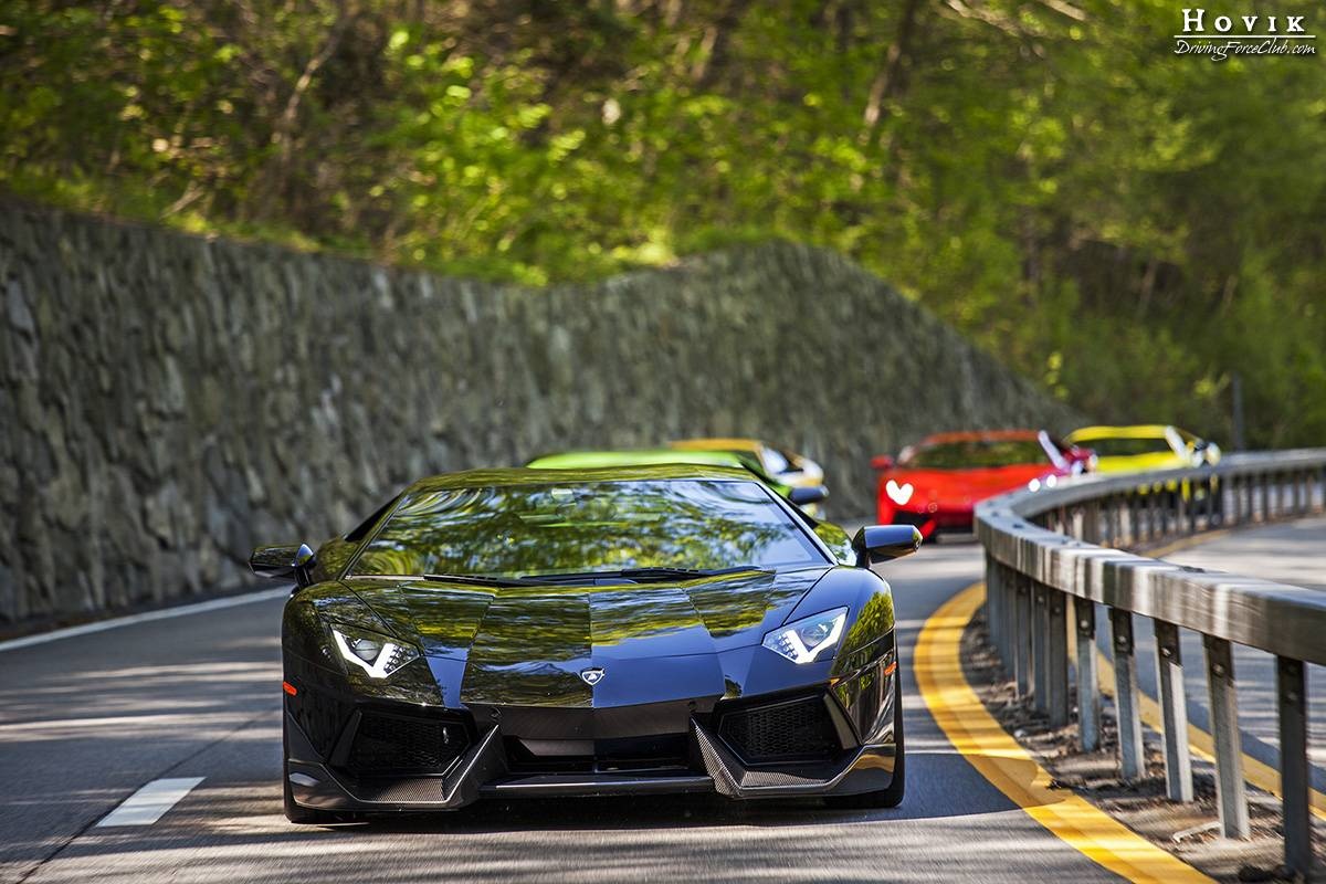 Đối với những người đam mê siêu xe nói chung và yêu thích thương hiệu Lamborghini nói riêng có thể sẽ “sởn gai ốc” khi nhìn những hình ảnh quá đẹp dưới đây được ghi lại trong ngày hội BullFest 2014.