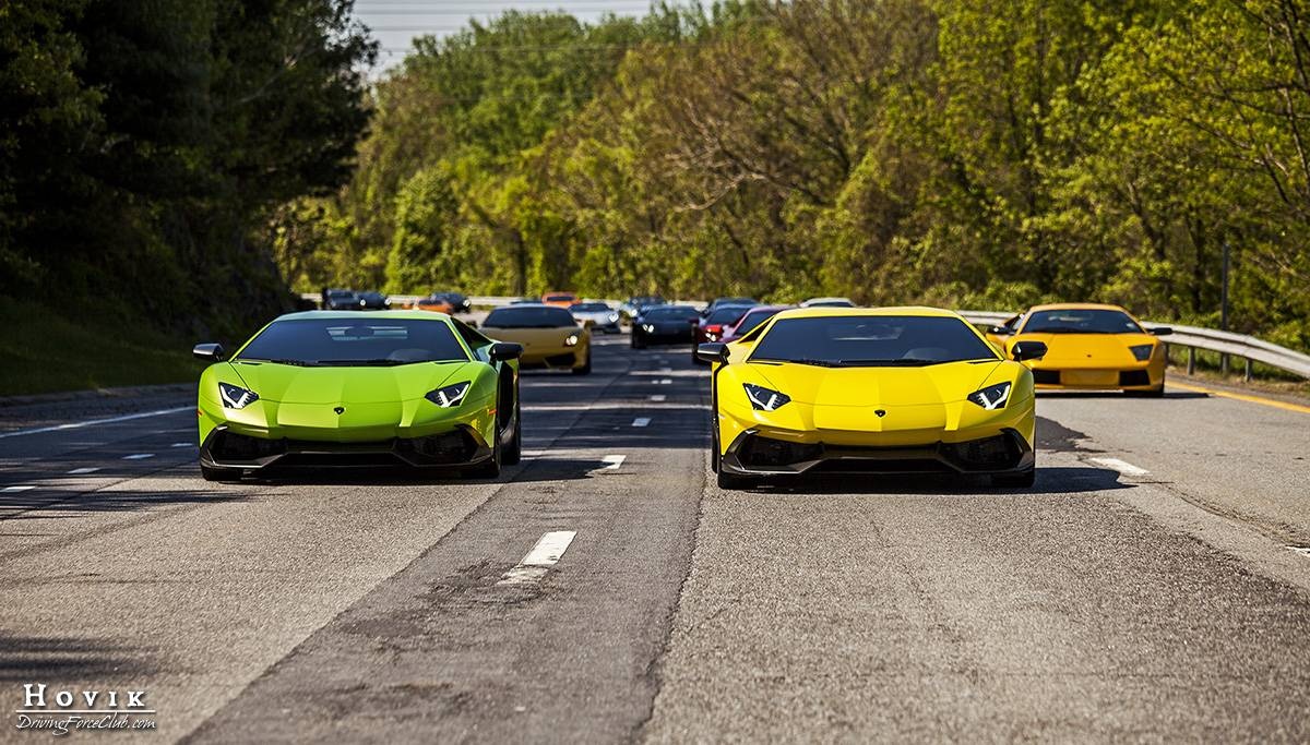 Đã có tổng cộng 56 siêu xe mang thương hiệu Lamborghini, đủ các thương phiên bản, đời xe tạo nên một cuộc diễu hành hết sức ấn tượng trên mỗi cung đường đoàn xe này đi qua. 