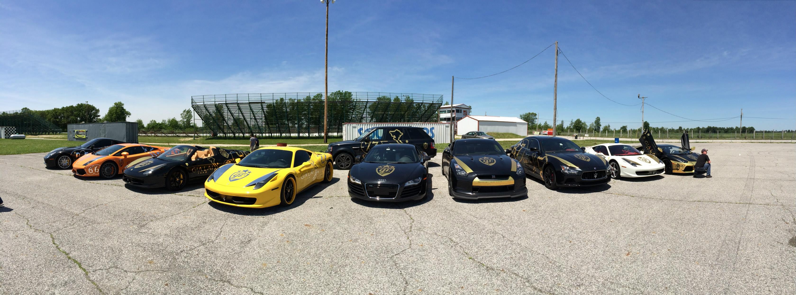 Đoàn xe của Gia Lai Team dán bản đồ Việt Nam tham dự hành trình siêu xe tại Mỹ nhận được nhiều sự quan tâm của những người yêu xe.