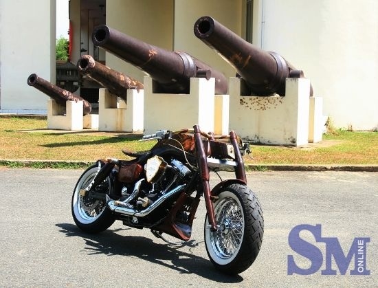 “Cuộc chơi xe cũng như cuộc vui nào rồi cũng phải kết thúc, nhưng việc độ xe như dấu ấn thăng hoa dành cho những người đam mê xe vô bờ bến, tiếp tục mở ra cuộc vui mới – kéo dài đến đâu thì tùy tính sáng tạo của mỗi người mà thôi!”. Ông Nguyễn Quốc Tuấn, kiến trúc sư, thành viên CLB những người chơi xe Harley-Davidson tại Sài Gòn (HOG Saigon Chapter), một sân chơi được chính thức công nhận trên hệ thống HOG toàn thế giới.