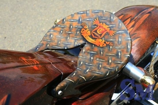 Ông Quốc Tuấn vóc dáng nhỏ bé nhưng lại rất sôi nổi và mạnh mẽ khi bàn đến chuyện độ xe. Chiếc Harley-Davidson đầu tiên ông cầm lái là Sportster 883 trong hành trình Sài Gòn – Đà Nẵng. Sau chuyến đi đó, cách đây 3 năm, ông đã đem chiếc xe ra độ thành phiên bản Conqueror đầu tiên. Tiếp nối những kỷ niệm ngọt ngào từ mẫu xe ấy, ông lại trăn trở nhiều… năm để quyết định hoàn thành chiếc Conqueror thứ hai từ mẫu xe Harley đắt tiền hơn Sportster 883.