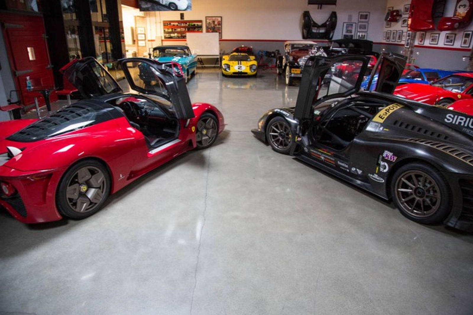 Gần đây, đạo diễn 63 tuổi này đã chia sẻ về bộ sưu tập xe nhiều người thèm muốn của mình. Bộ sưu tập xe của James có những cái tên nổi tiếng như: Duesenberg J446 1932, Stutz DV-32, Ferrari 159S Spyder Corsa 1947, Ferrari Dino Competizione, Ferrari P3/4 1967, Ford Mark IV J6 , Lola T70 Sl 71-32, Ferrari 412 P, Baja Boot ex Steve McQueen, Fiat Dino 2400 Spider 1972, Ferrari 208 GTB Turbo 1988, Ferrari P4/5 by Pininfarina 2006, Alfa Romeo 8C Competizione 2008 và Scuderia Cameron Glickenhaus P4/5 Competizion 2011.