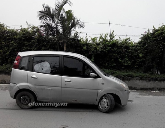 Đây không phải là chiếc ôtô Tàu bị “rụng” bánh duy nhất mà trước đó vào năm 2011, một chiếc taxi nhãn hiệu Lifan đã rơi cả cụm bánh sau khi đang di chuyển trên đường Nguyễn Huệ (TP Huế). Có lẽ, đó cũng là dấu hiệu báo trước “ngày tàn” của xe ôtô con mác “Tàu” bởi cho đến nay, gần như không còn thương hiệu xe Trung Quốc nào trụ lại hay ra mắt sản phẩm mới.