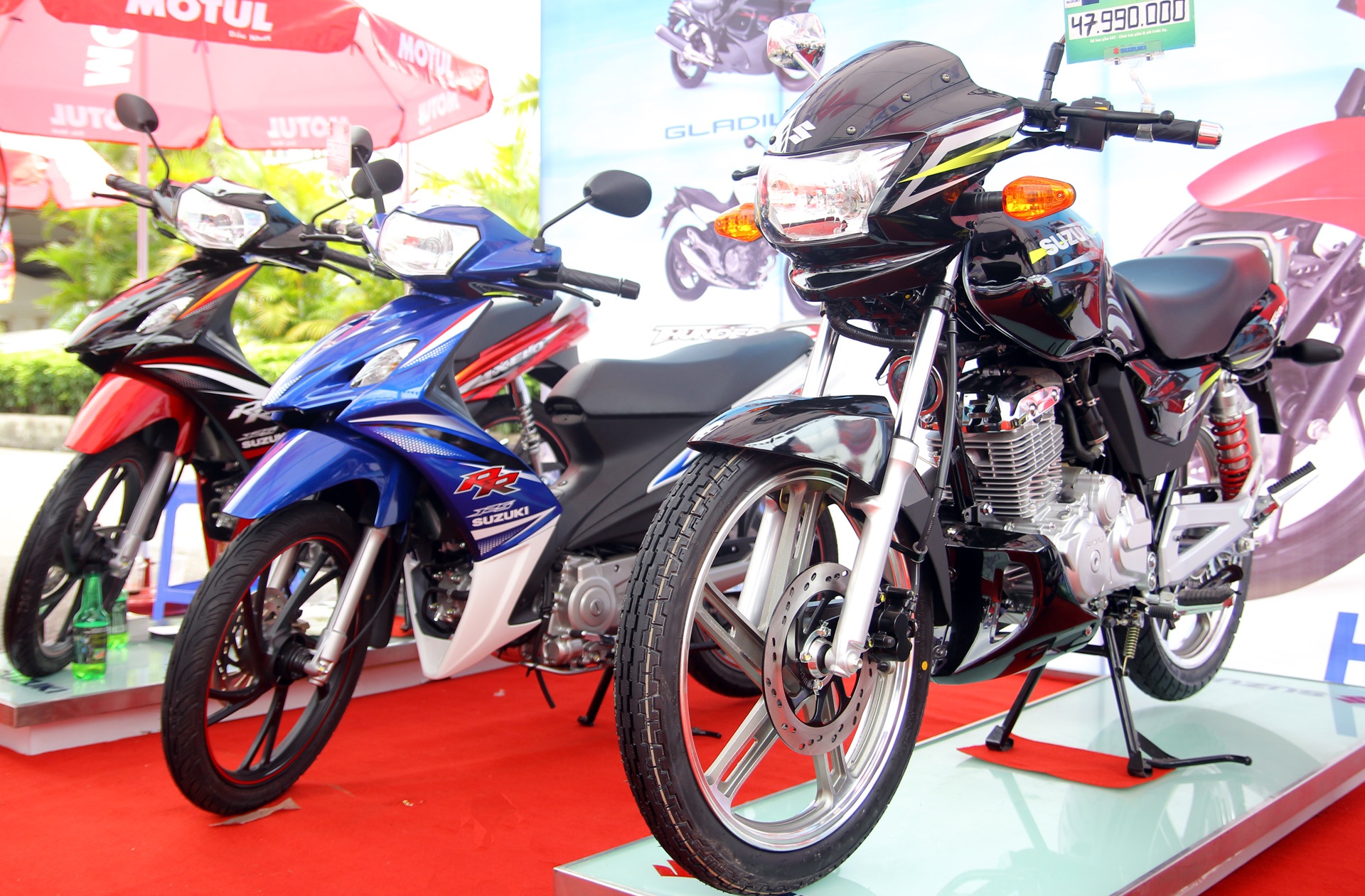 Sau khi xuất hiện những thông tin đầu tiên về mẫu xe sắp ra mắt, hãng xe Suzuki Việt Nam đã chính thức giới thiệu Thunder 150S Fi trong khuôn khổ chương trình Motul Stunt Festival.