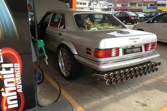 Xe còi pô cực khủng.