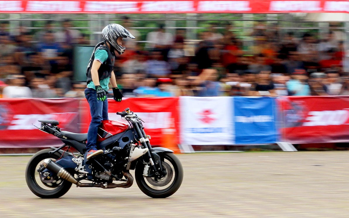 Biker Viet tro tai boc dau, dot lop tai Ha Noi hinh anh
