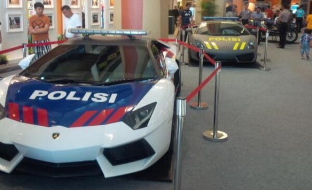 Canh sat Indonesia su dung 2 sieu xe Lamborghini hinh anh