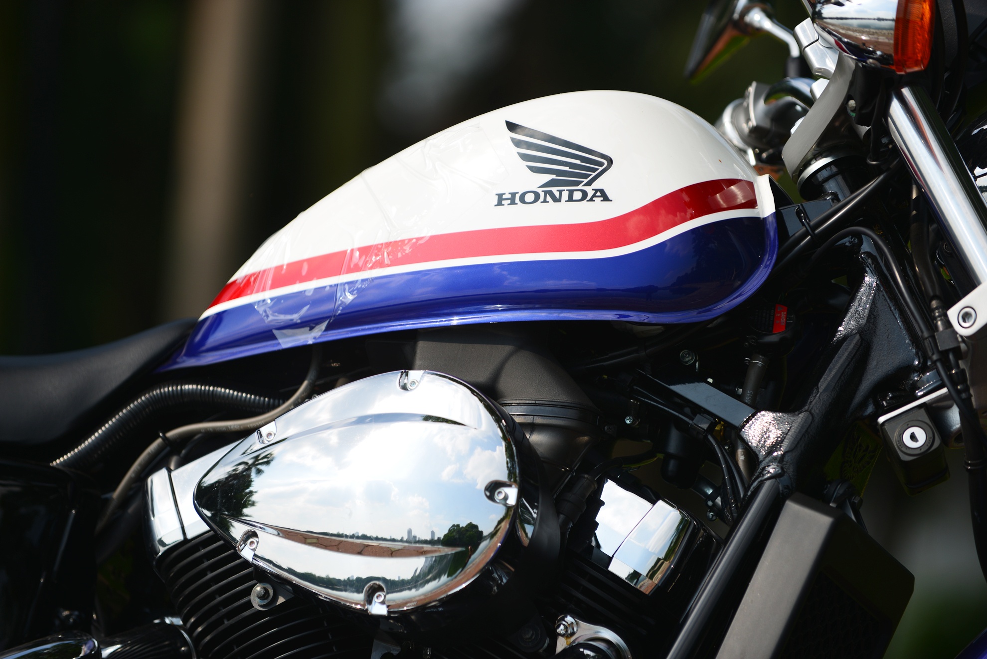 Đến năm 1997, Honda tung ra thị trường mẫu VT400 dành riêng cho thị trường nội địa Nhật Bản, với kiểu dáng tương tự như mẫu VT750, nhưng có dung tích xi-lanh nhỏ hơn. Dòng xe này sau đó được Honda Australia nhập khẩu về năm 2009.