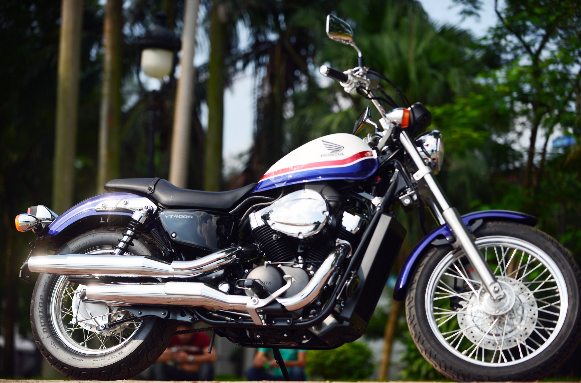 Can canh Honda VT400S dat hon Kia Morning tai Ha Noi hinh anh