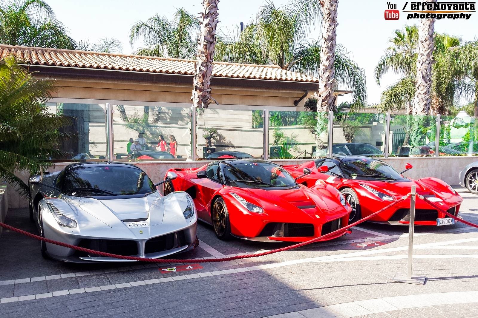 Dan sieu xe Ferrari khoe dang trong su kien rieng hinh anh