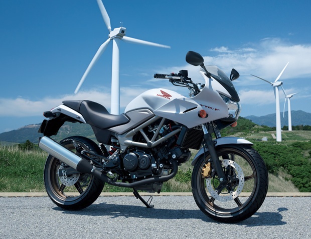 Tại thị trường Nhật, mẫu Honda VTR 2015 được bán với giá khoảng <abbr class=