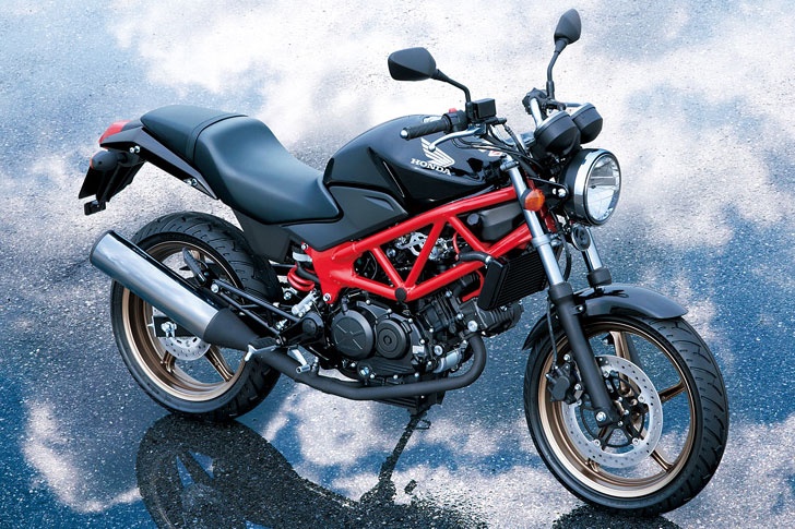 Thời điểm hiện tại, các hãng xe thi nhau thay đổi kiểu dáng, thiết kế của các mẫu xe để tăng tính cạnh tranh, thì Honda VTR là một trong số ít các mẫu xe còn giữ được kiểu dáng mang nhiều nét cổ điển. Để duy trì sự tồn tại của dòng xe này, hãng xe Nhật Bản quyết định bổ sung những nâng cấp và thêm các phiên bản mới cho mẫu VTR 2015.