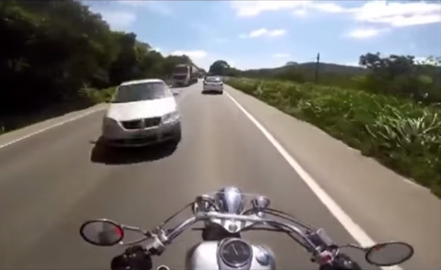 Tinh huong thoat chet thot tim khi chay mo to hinh anh